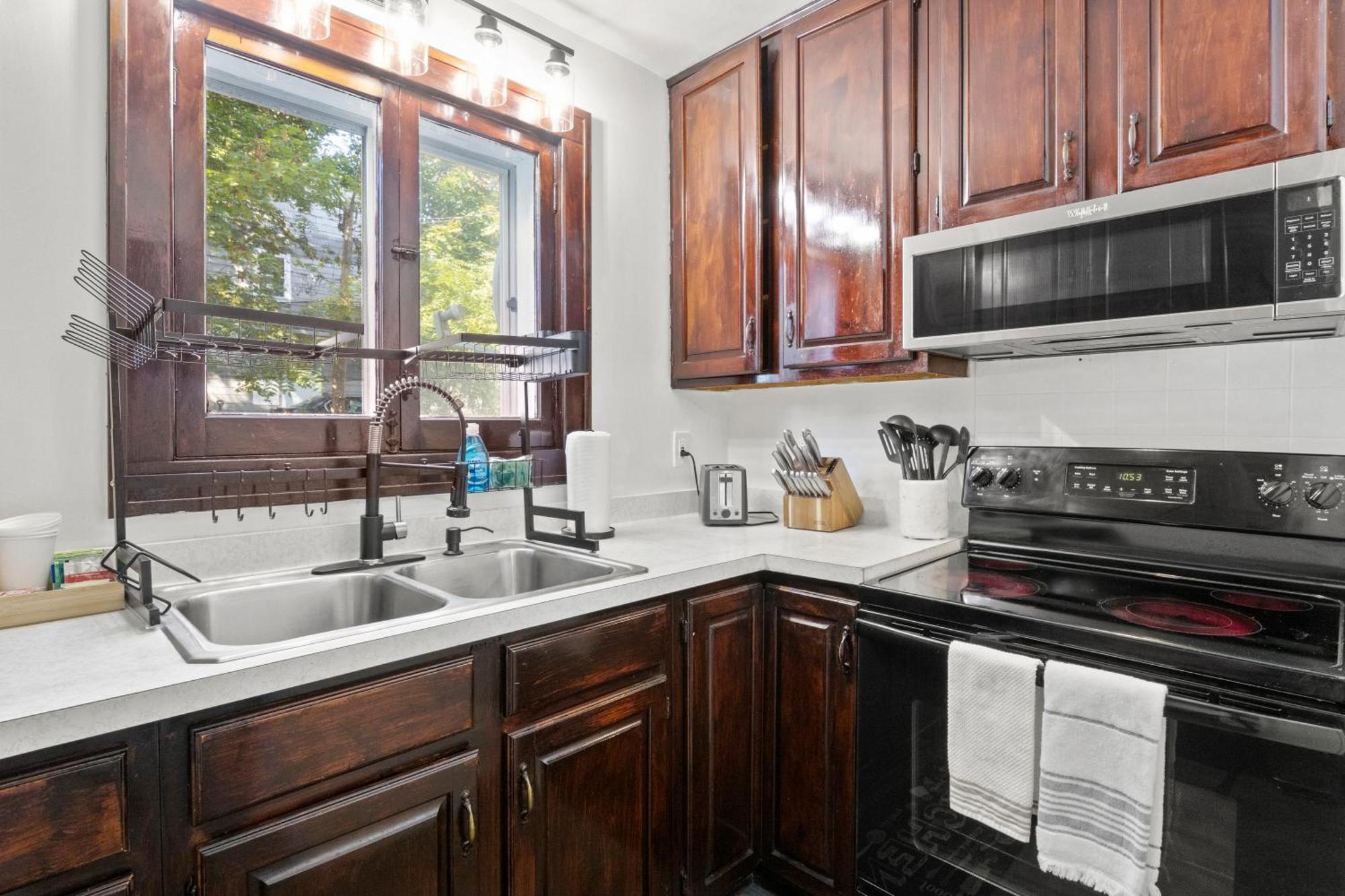 King Bed-Full Kitchen-Self Check-In-Parking-Uofr Villa Rochester Exterior foto